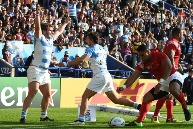 L'Argentin Julian Montoya fête son essai inscrit les Tonga, lors du Mondial le 4 octobre 2015 à Leicester