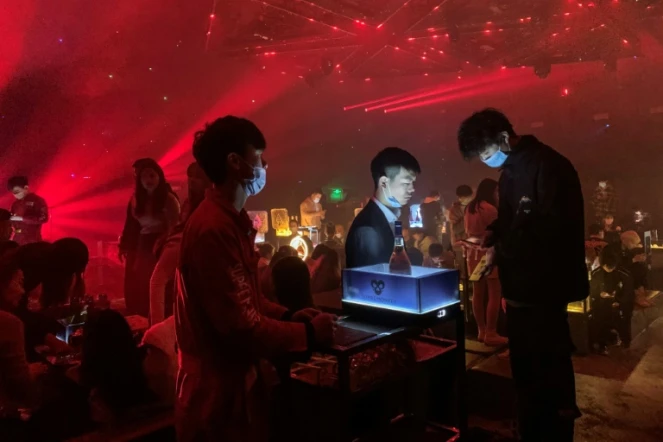 Des clients dans une boîte de nuit à Wuhan(Chine) le 20 janvier 2021