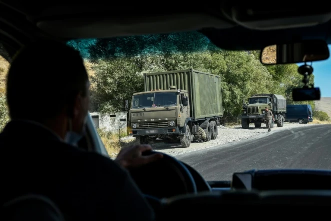 Des camions militaires près du village de Zangakatun en Arménie, le 30 septembre 2020.