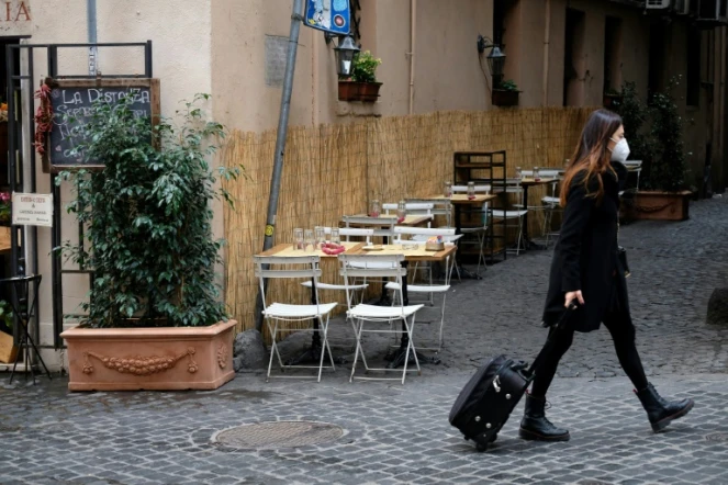 Dans une rue vide de Rome le 5 novembre 2020