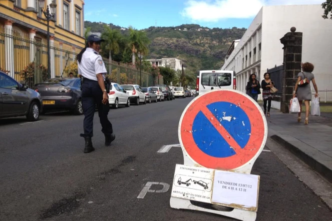 Vendredi 13 juillet 2012 - Interdiction de stationner en raison de la visite de Victorin Lurel, ministre des Outre-mer