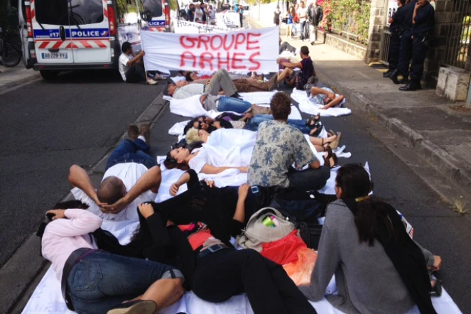 Jeudi 16 août 2012 - Saint-Denis - Manifestation des salariés du groupe immobilier Arhès devant la SIDR