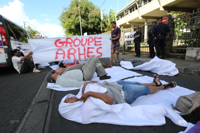 Jeudi 16 août 2012 - Saint-Denis - Manifestation des salariés du groupe immobilier Arhès devant la SIDR