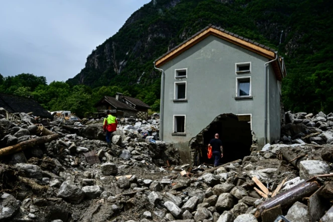 Un glissement de terrain dans le hameau de Sorte, au sud de Lostallo,, dans le canton suisse des Grisons, le 23 juin 2024