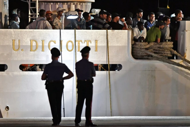 Le navire des gardes-côtes italiens "Diciotti" dans le port sicilien de  Pozzallo, le 19 juin 2018