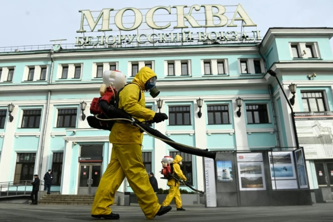 Opération de désinfection devant la gare Belorussky à Moscou, le 20 octobre 2021