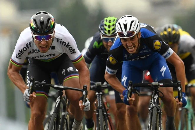 Le Slovaque Peter Sagan (g), remporte la 2e étape du Tour de France, le 3 juillet 2016 à Cherbourg