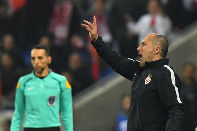 L'entraîneur de Monaco Leonardo Jardim (d) réagit lors de finale de la Coupe de la Ligue face au PSG, au Parc OL, le 1er avril 2017