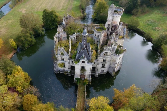 Vue aérienne du château de La Mothe-Chandeniers, dans la Vienne, le 3 novembre 2017