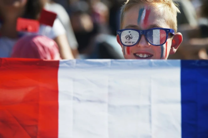 Les supporters français se préparent et se griment avant la finale, comme ils l'avaient fait pour France Danemark, le 26 juin 2018