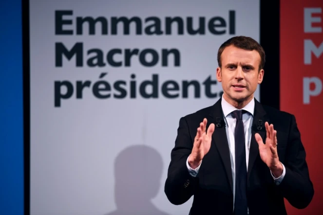 Le candidat Emmanuel Macron en campagne au Théâtre Antoine à Paris, le 8 mars 2017