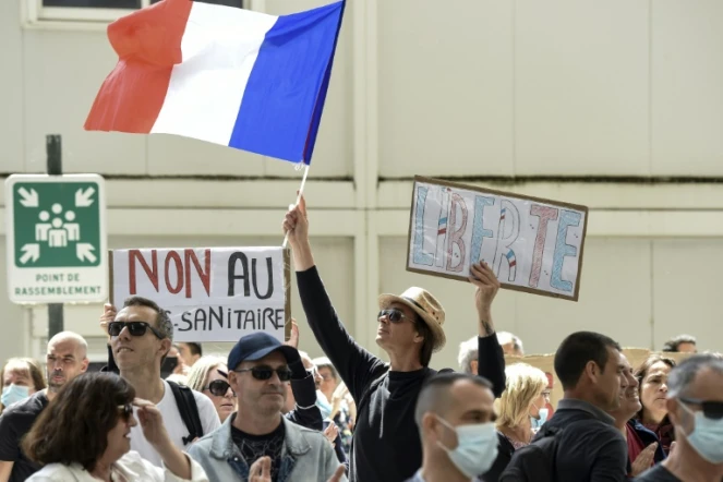 Manifestants contre le pass sanitaire et la vaccination obligatoire des soignants à Nantes, le 7 août 2021