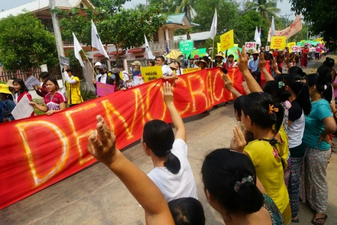 Manifestation le 1er avril 2021 à Win Yay, dans l'état Karen en Birmanie, contre le coup d'Etat. Photo transmise à l'AFP le 2 avril par le Centre d'information Karen