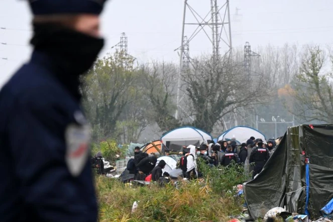   Gérald Darmanin a-t-il "fait arrêter" les lacérations des tentes de migrants ?