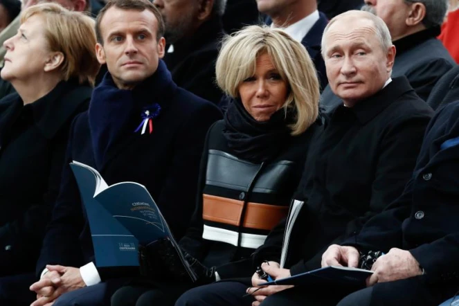   Non, Vladimir Poutine n'a pas ignoré la poignée de main d'Emmanuel Macron