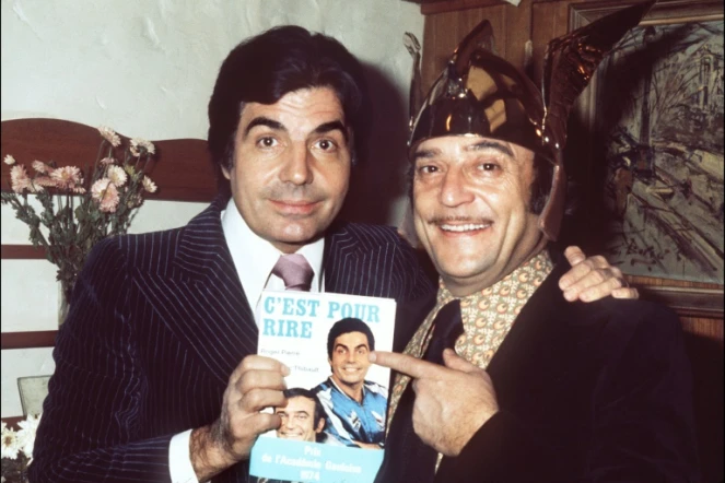 Les comédiens Jean-Marc Thibault (d) et Roger Pierre (g) à Paris en 1974