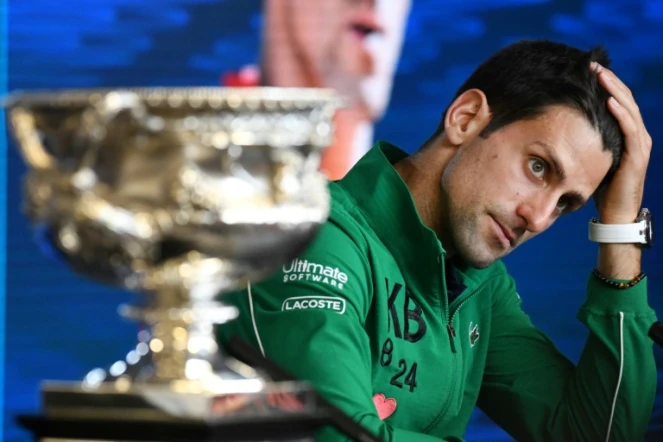 Le Serbe Novak Djokovic, lors d'une conférence de presse après avoir remporté la finale de l'Open d'Australie face a l'Autrichien Dominic Thiem, le 3 février 2020 à Melbourne