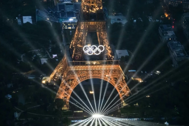 La Tour Eiffel lors de la cérémonie d'ouverture des Jeux olympiques de Paris 2024, le 26 juillet 2024 à Paris 