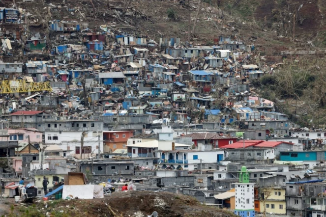 Des dégâts causés aux logements précaires du bidonville de l'agglomération Kaweni de Mamoudzou, à Mayotte, le 19 décembre 2024