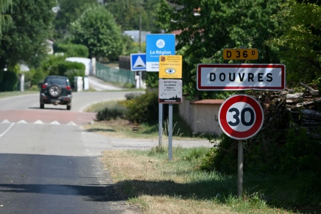 L'entrée de la commune de Douvres, dans l'Ain, où un quintuple meurtre familial a été perpétré, le 20 juillet 2022