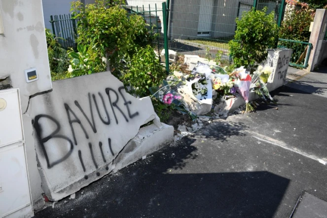 Des fleurs placées en hommage à Aboubakar Fofana, sur le lieu de son accident à Nantes, le 5 juillet 2018