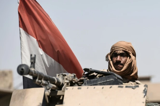 Un membre des forces irakiennes en patrouille dans la zone industrielle de Mossoul, le 23 juin 2017