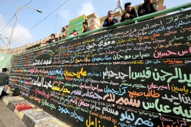Un mémorial porte les noms des manifestants tués au cours du mouvement de contestation en Irak, à Bagdad, le 8 décembre 2019
