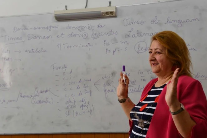 Gheorghita Cucu, une professeure du latin, à Pitesti, en Roumanie, le 6 avril 2017