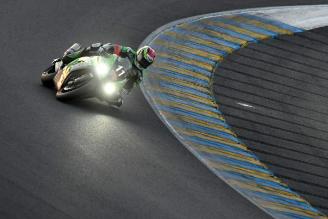 Le Français Jérémy Guarnoni au guidon de la Kawasaki N.11 lors des 24 Heures du Mans Motos, le 21 avril 2019 au Mans