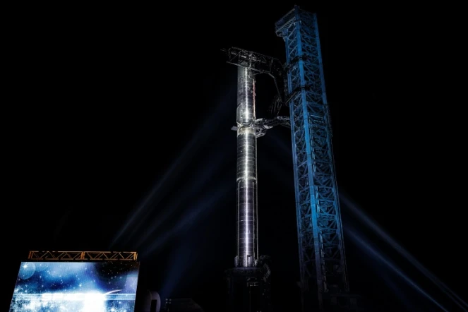 La fusée Starship de SpaceX, et son propulseur Super Heavy, à la base spatiale Starbase, le 10 février 2022 près de Boca Chica, dans le sud du Texas, 