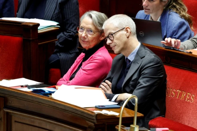 La Première ministre Elisabeth Borne et le ministre des Relations avec le Parlement Franck Riester, le 30 octobre 2023 à l'Assemblée, à Paris