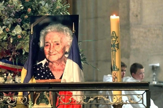 Messe à la mémoire de la doyenne de l'humanité, Jeanne Calment, le 7 août 1997 à Arles, au lendemain de son inhumation
