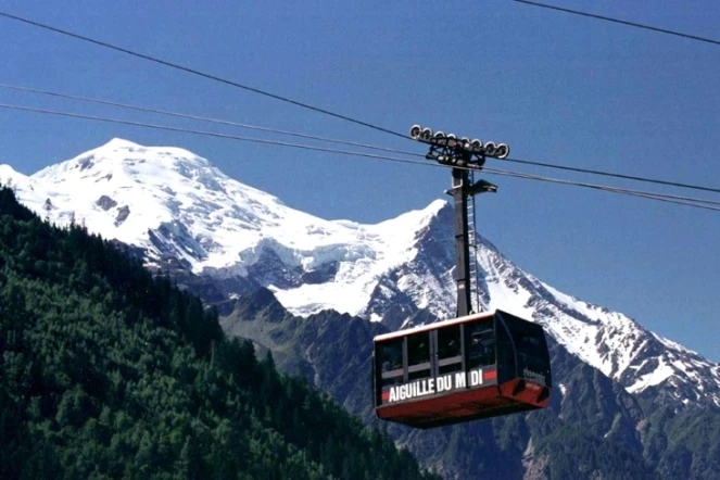 110 personnes sont bloquées depuis la d'après-midi dans des télécabines au-dessus des glaciers du Mont-Blanc, à plus de 3.000 m