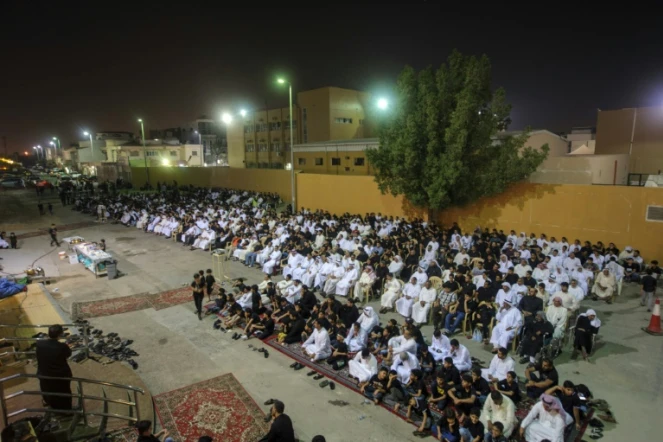 Des fidèles chiites réunis dans une husseiniyat, le 16 octobre 2015 à Qatif