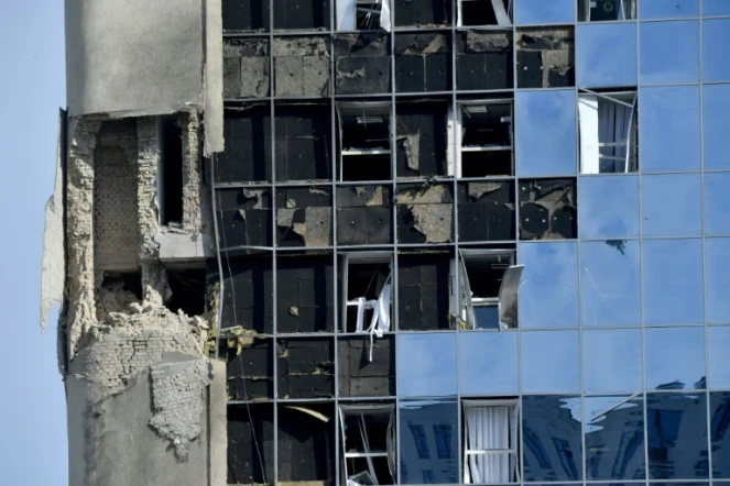 Un bâtiment administratif endommagé le 2 août 2023 après une attaque de drones russes à Kiev