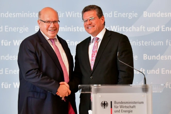 Le ministre allemand de l'Economie Peter Altmaier (à gauche sur la photo) et le commissaire européen chargé de l'Energie Maros Sefcovic à la fin d'une conférence de presse commune le 17 juillet 2018 à Berlin