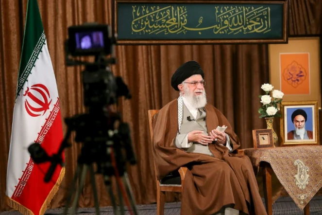 Photo distribuée par le bureau du guide suprême iranien montrant l'ayatollah Ali Khamenei prononçant une allocution télévisée, le 22 mars 2020 à Téhéran