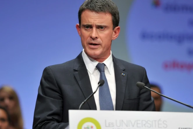 Le Premier ministre Manuel Valls s'exprime devant des militants à Tours, le 22 octobre 2016