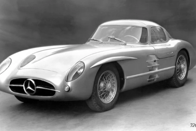 Le modèle Mercedes-Benz Coupé 300 SLR Uhlenhaut, photographié le 2 juillet 1955, dont un exemplaire a battu un record mondial de vente aux enchères pour une voiture