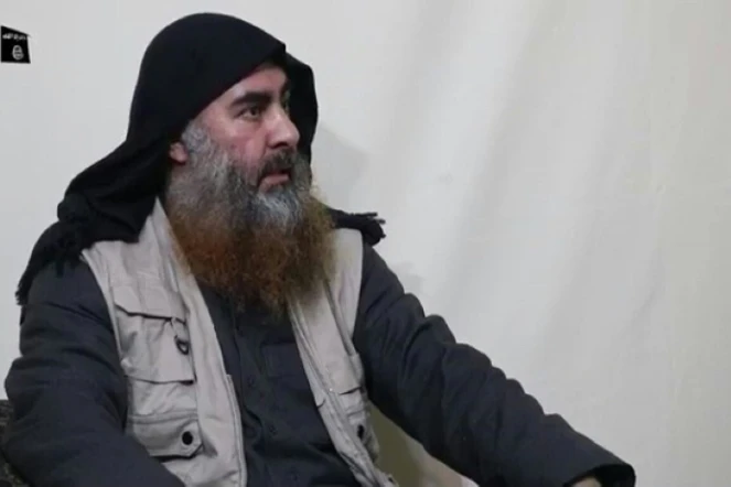 Un homme présenté comme le chef du groupe Etat islamique (EI) Abou Bakr Al-Baghdadi dans une image capturée d'une vidéo de propagande diffusée lundi par l'EI. Date et lieu du tournage inconnus 