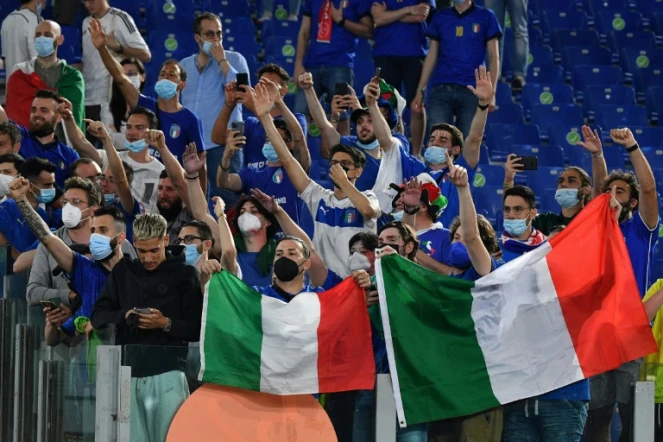 Des supporters de l'Italie après la victoire contre la Turquie en ouverture de l'Euro le 11 juin 2021 à Rome