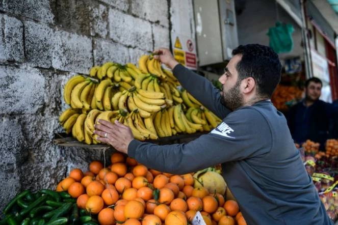 Un vendeur syrien de fruits et légumes à Gaziantep en Turquie le 1er mai 2018