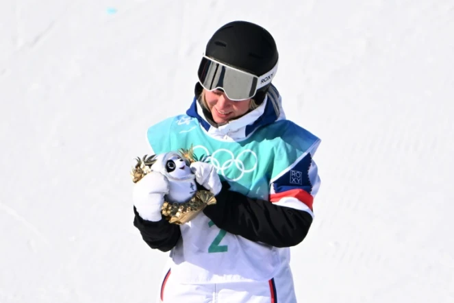 La Française Tess Ledeux sur le podium du ski big air des Jeux olympiques de Pékin, le 8 février 2022