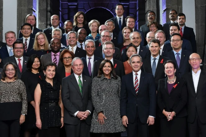 Photo de famille des maires des grandes ville  participants au C40 le 1er décembre 2016 à Mexico