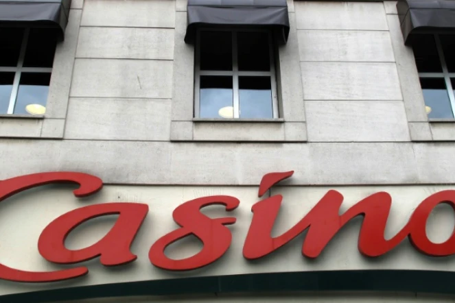 Le groupe Casino offre depuis ce lundi la possibilité de payer ses courses en quatre fois ou de manière différée, sans frais supplémentaires, dans l'ensemble de ses hypermarchés et supermarchés, pour aider à gérer les "fins de mois difficiles"