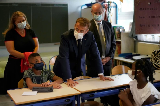 Le président Emmanuel Macron visite une école maternelle à Marseille, le 2 septembre 2021 