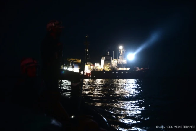 Photo fournie le 11 juin 2018 par l'ONG SOS Méditerranée du navire Aquarius transportant des migrants secourus au large de la Libye