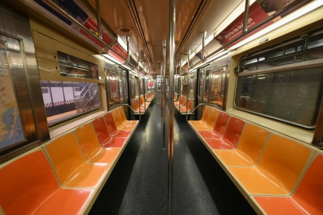 Une rame de métro de New York vide, le 23 mars 2020