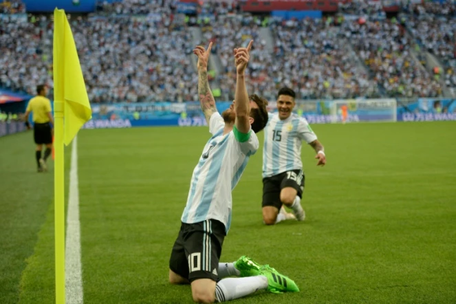 L'attaquant vedette de l'Argentine Lionel Messi exulte après son 1er but au Mondial-2018, face au Nigeria, le 26 juin 2018 à Saint-Pétersbourg
