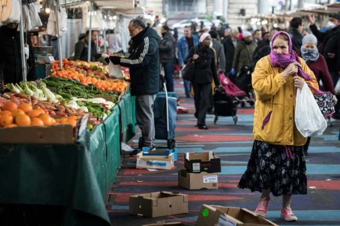 Jour de marché dans le quartier de Barbès, en mars 2020 à Paris